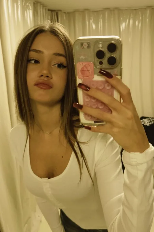 Amparo, 25 años, soltera en Elche, El Centro